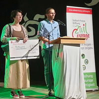 Lars Werner bedankt sich nach der Preisverleihung für die Unterstützung